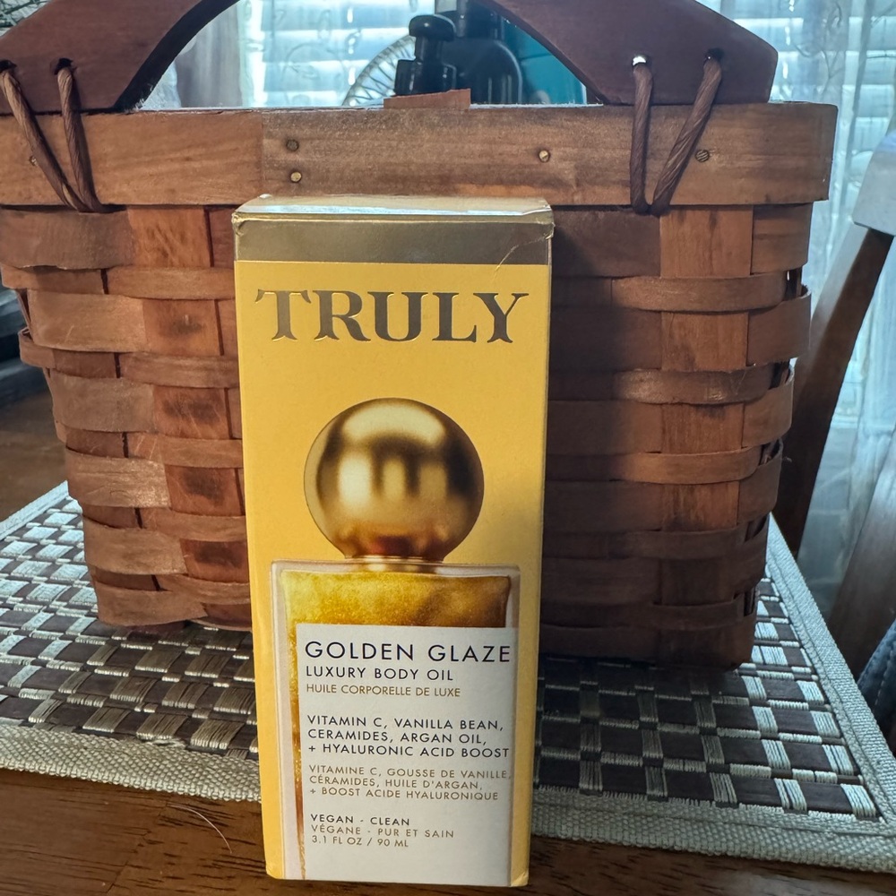 TRULY Golden Glaze Body Oil with Shimmer